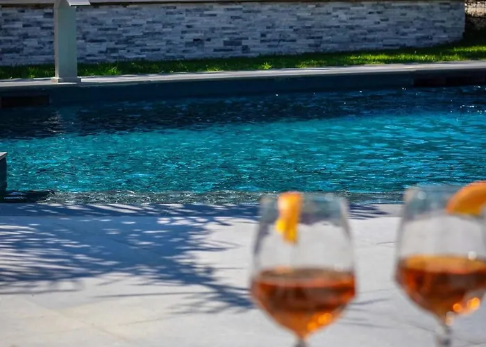 Isabel Con Piscina Moderna E Area Benessere Villa Rome