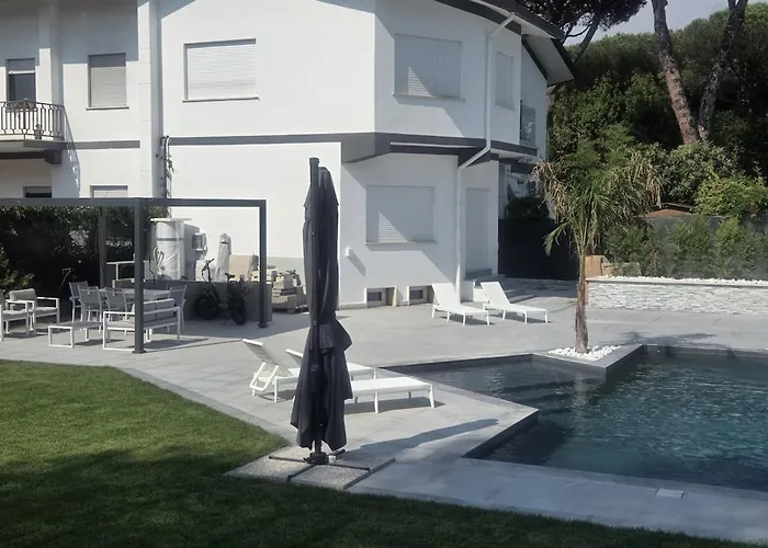 Isabel Con Piscina Moderna E Area Benessere Villa